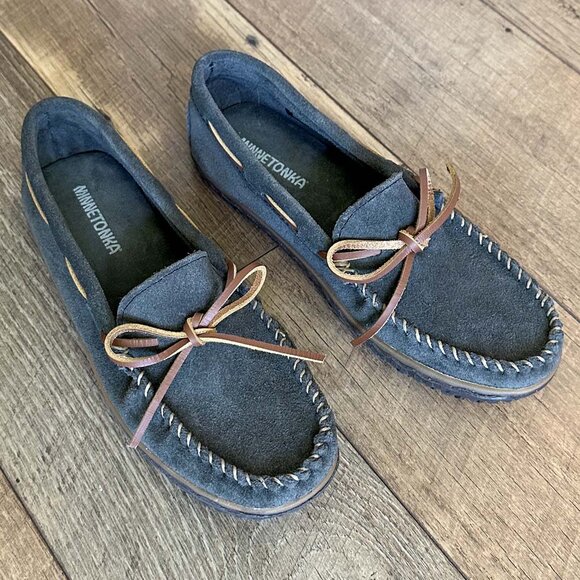 Minnetonka‎ Grey Suede Moccassins, Size 9, New - Picture 2 of 4
